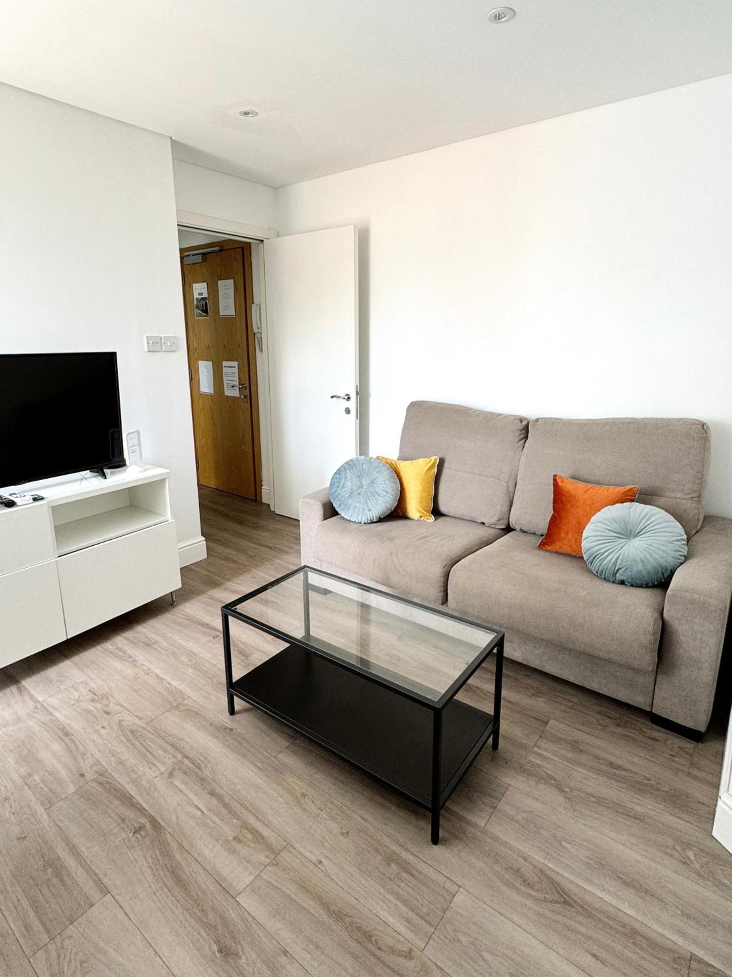 Modern City Centre Two Bedroom Windsor Apartment - Grand Central House Gibraltar Exterior photo