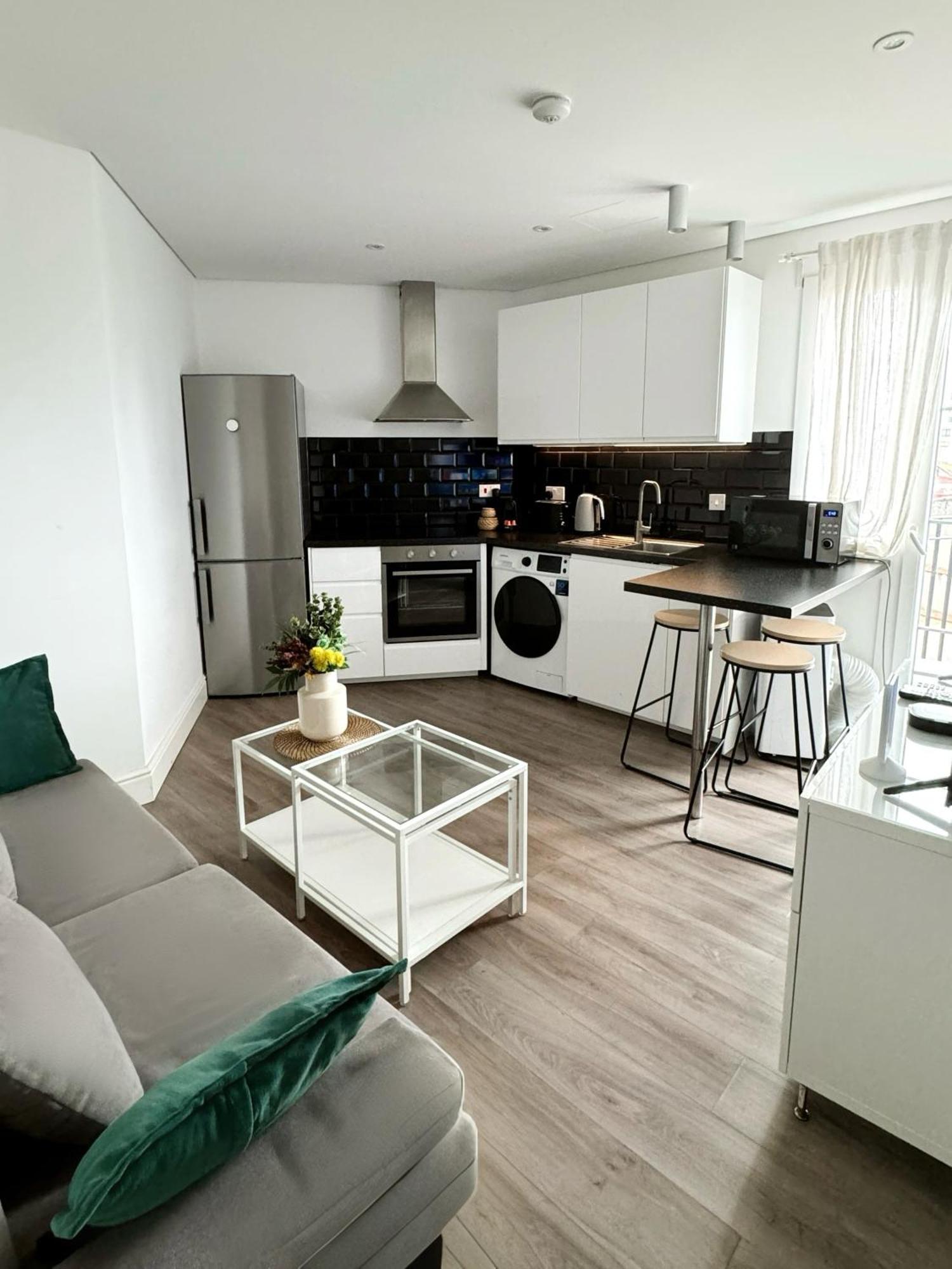 Modern City Centre Two Bedroom Windsor Apartment - Grand Central House Gibraltar Exterior photo