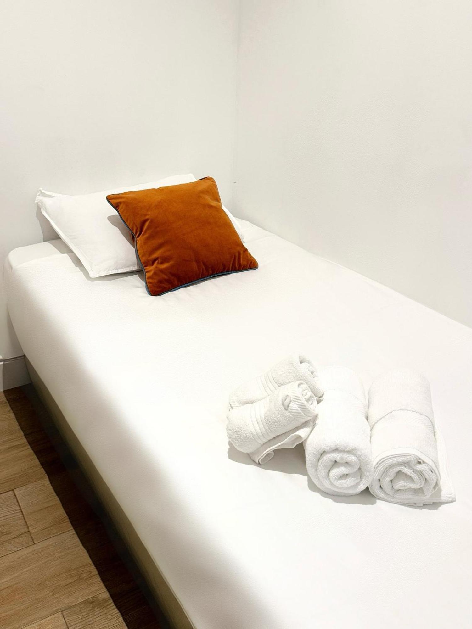 Modern City Centre Two Bedroom Windsor Apartment - Grand Central House Gibraltar Exterior photo