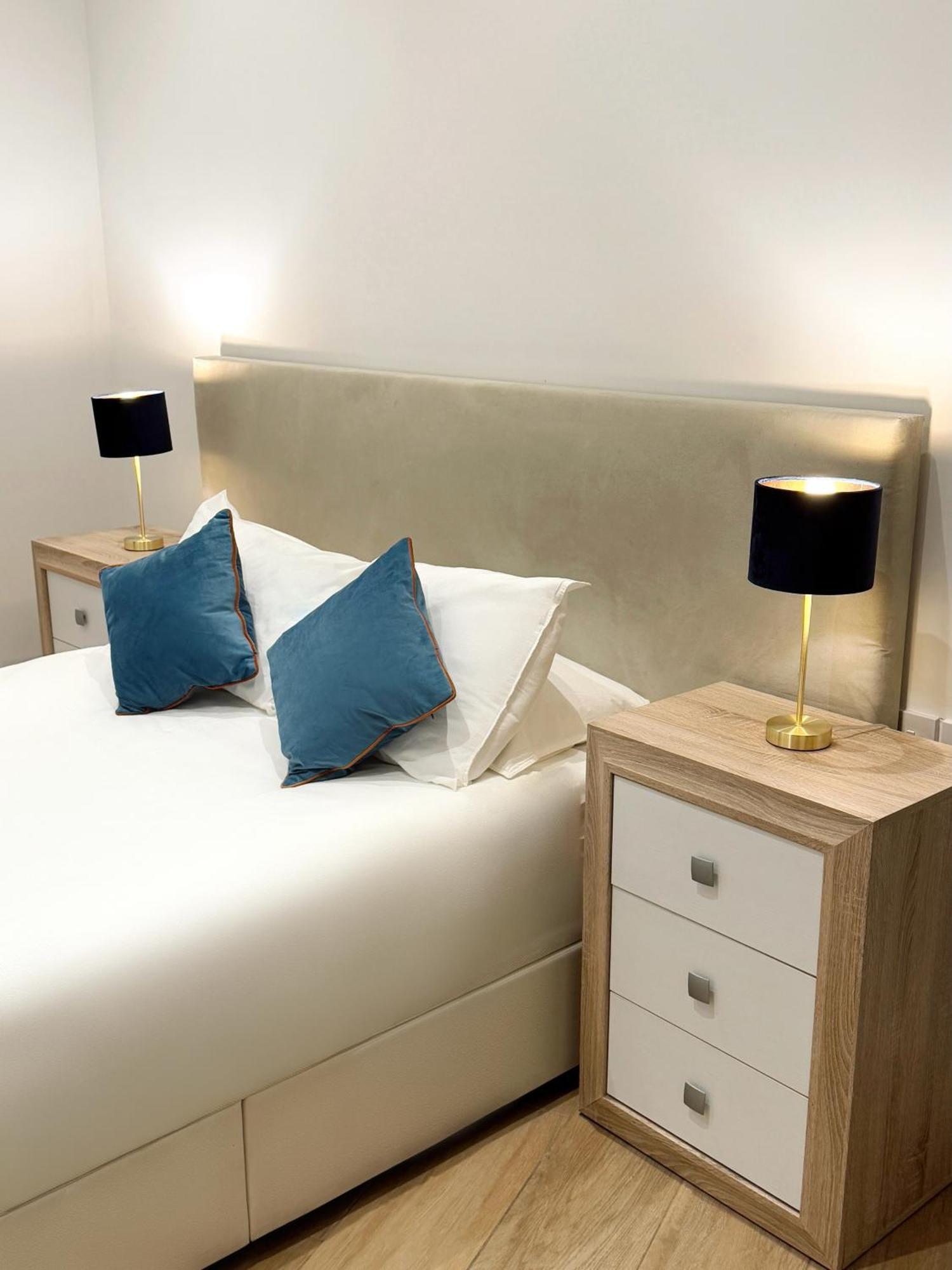 Modern City Centre Two Bedroom Windsor Apartment - Grand Central House Gibraltar Exterior photo